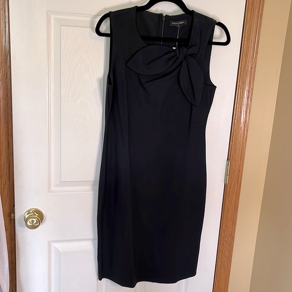NWT Banana Republic Black sheath style Dress size 6. - Picture 2 of 7